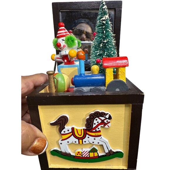 Holliday Themed Vintage Dancing Clown Wooden Music Box With Christmas Tree And T - Picture 5 of 10